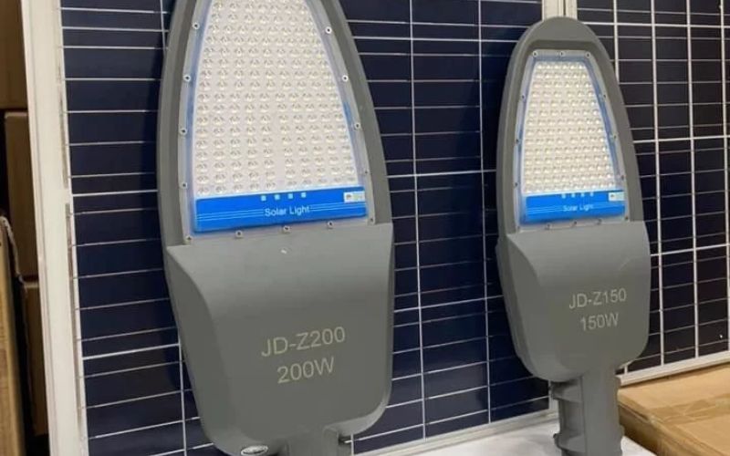 Đèn năng lượng mặt trời JD – Z200